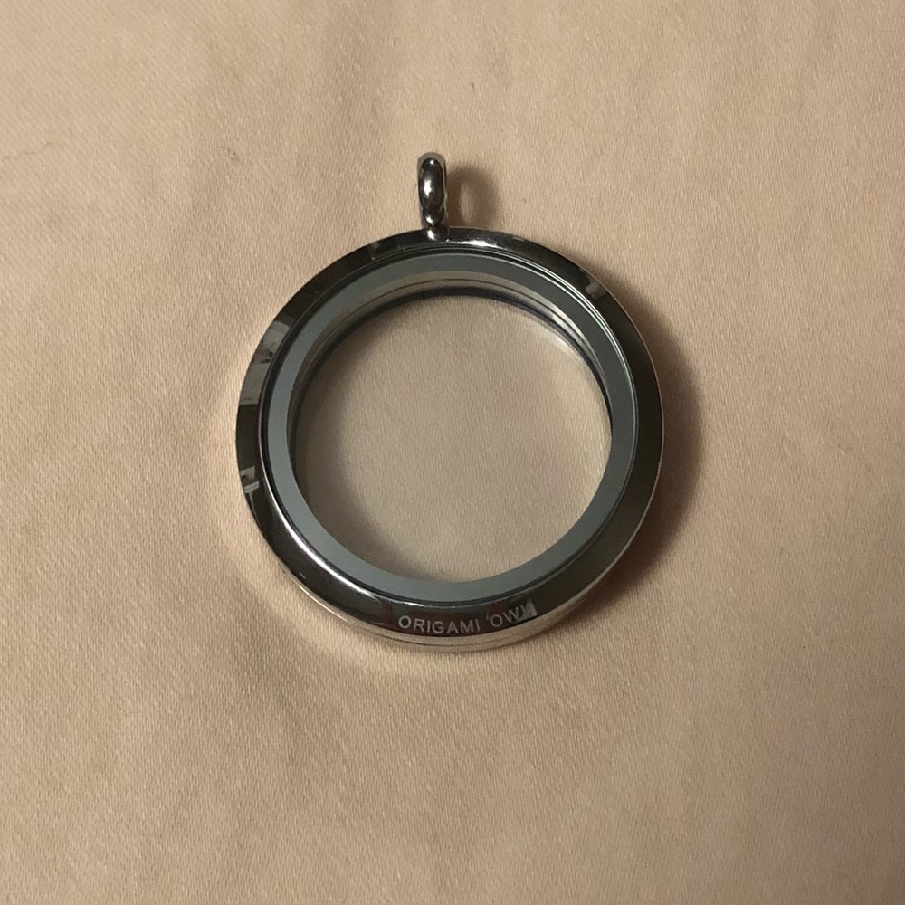 Medium Hinged Living Locket